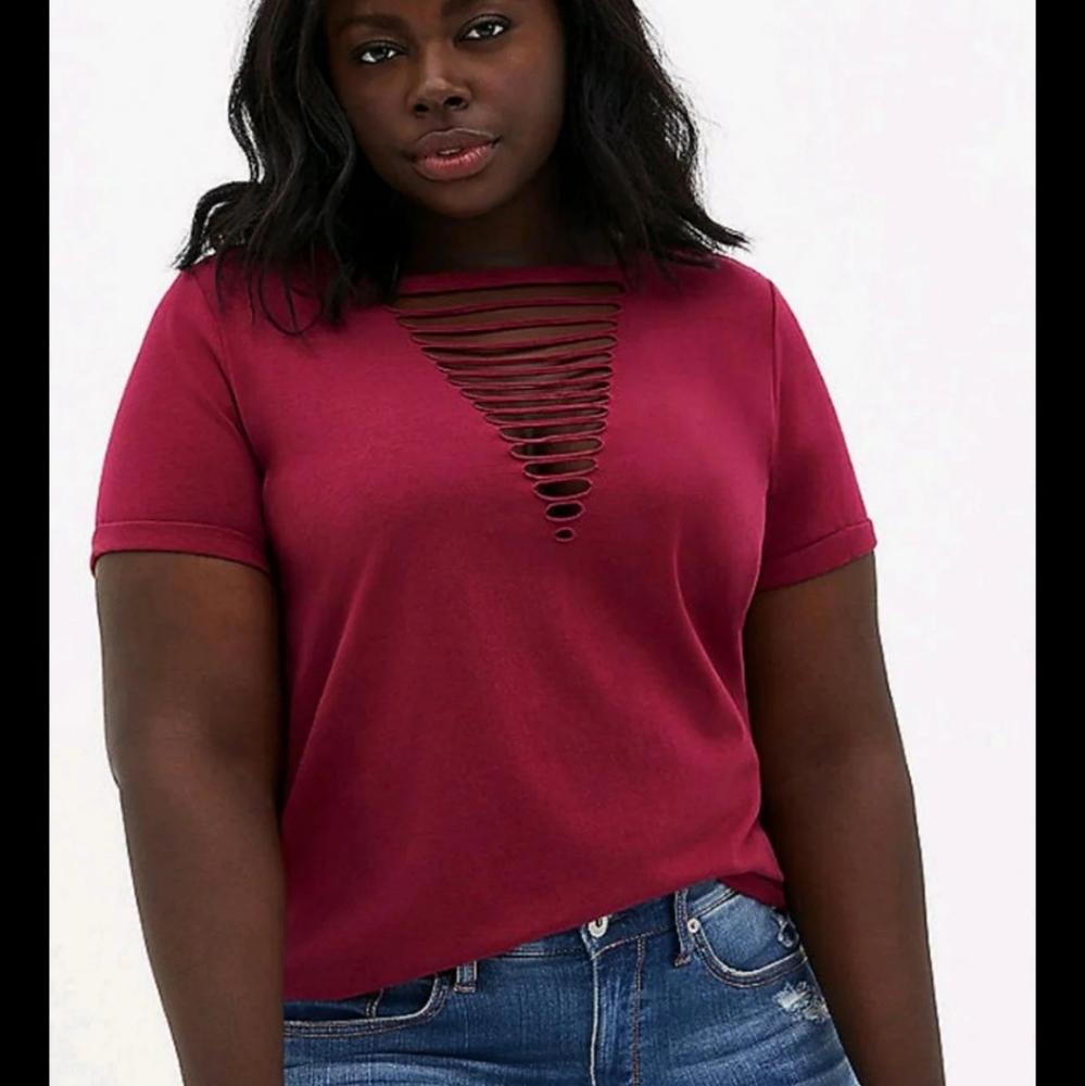 NEW BEET COLORED LADDER FRONT T-SHIRT